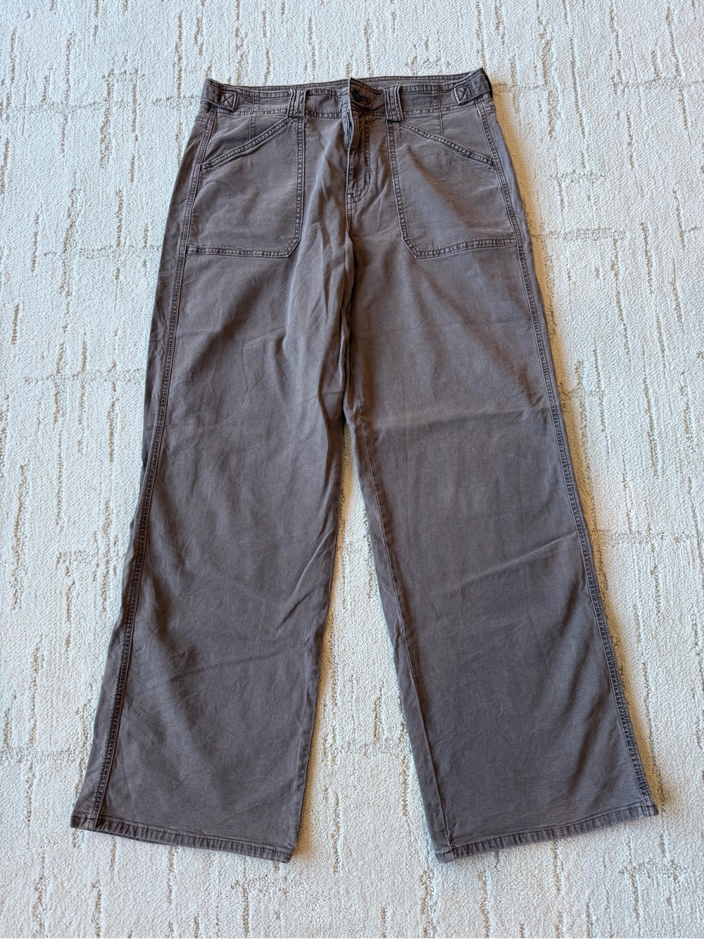 American Eagle Outfitters Women's Wide-Leg Cargo Pants in Brown Size 10